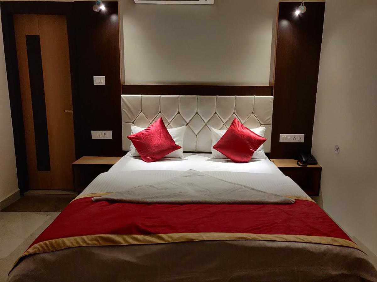 Hotel Benaras Gharana Inn Varanasi Exterior photo